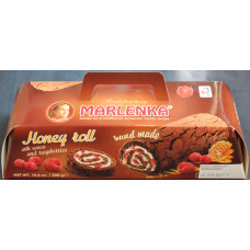 Honungsrulltårta med kakao och hallon